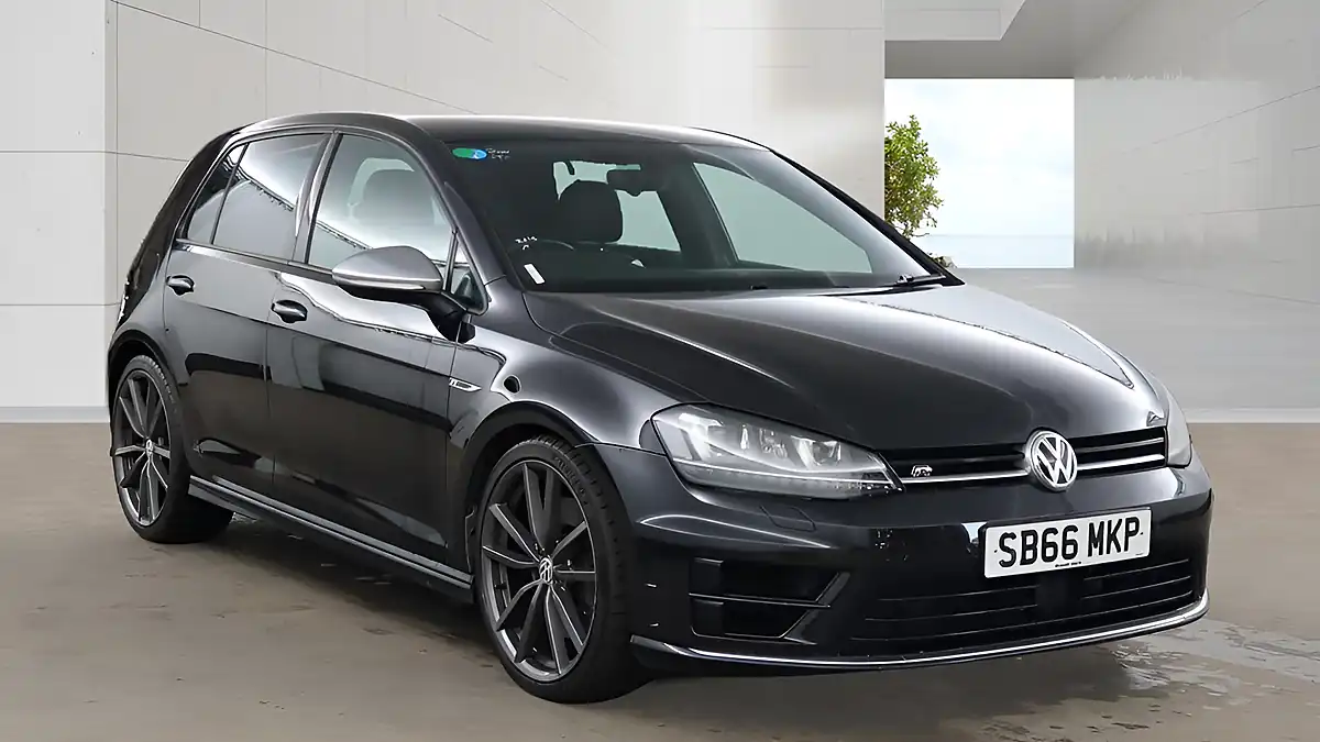 Used 2017 Volkswagen Golf R Bluemotion Tech Black - Front View