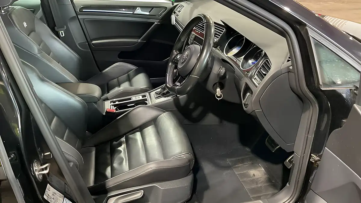 Used 2017 Volkswagen Golf R Bluemotion Tech Black - Interior and Exterior details 12