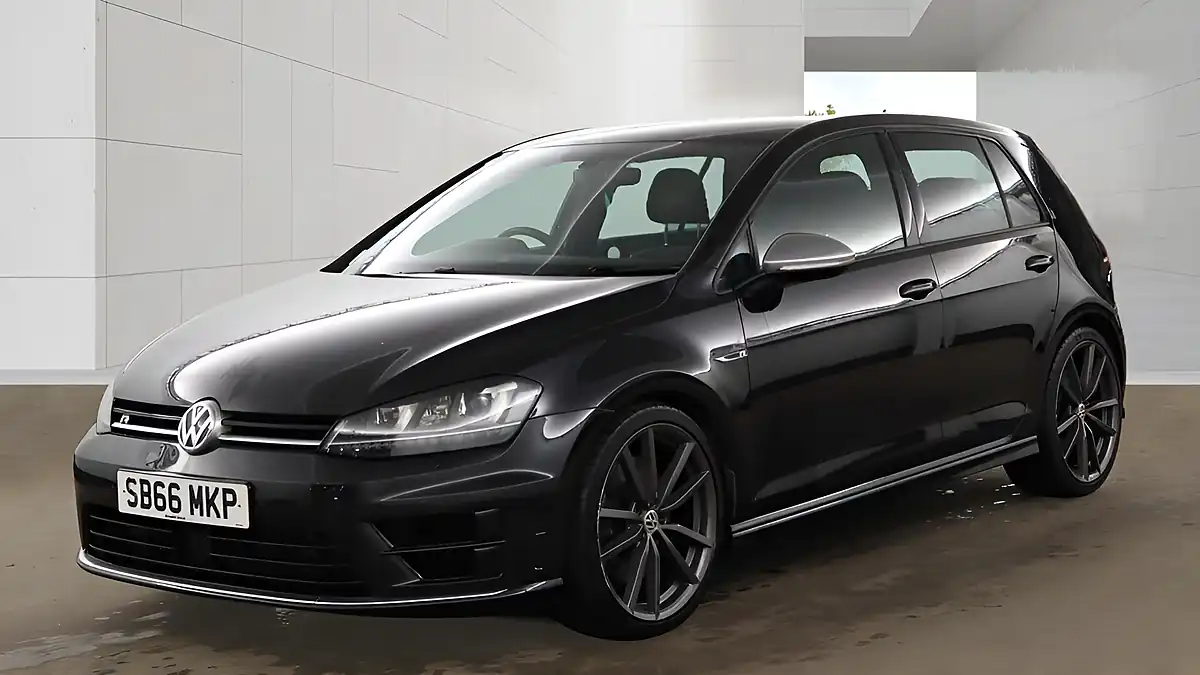 Used 2017 Volkswagen Golf R Bluemotion Tech Black - Interior and Exterior details 2