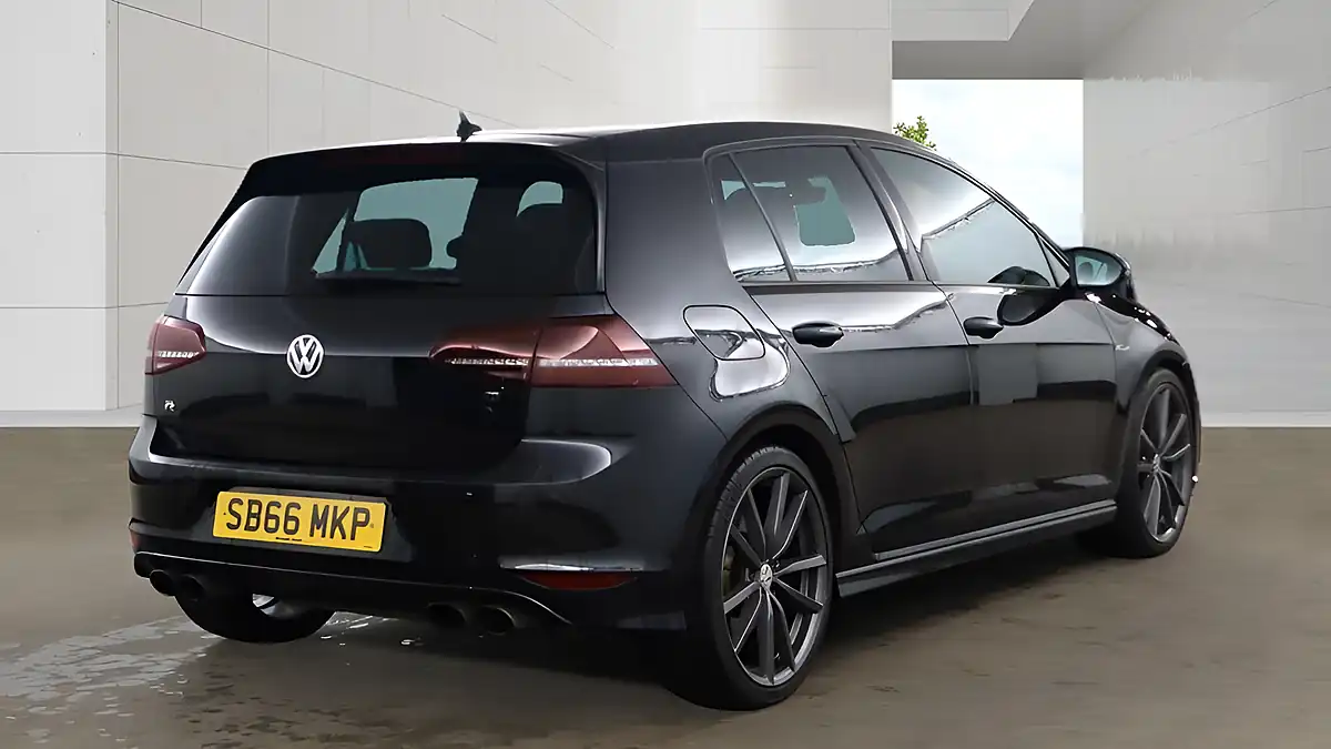 Used 2017 Volkswagen Golf R Bluemotion Tech Black - Interior and Exterior details 5