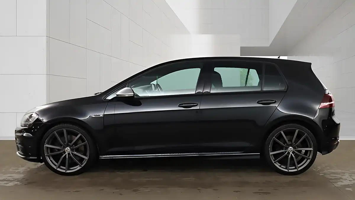 Used 2017 Volkswagen Golf R Bluemotion Tech Black - Interior and Exterior details 7