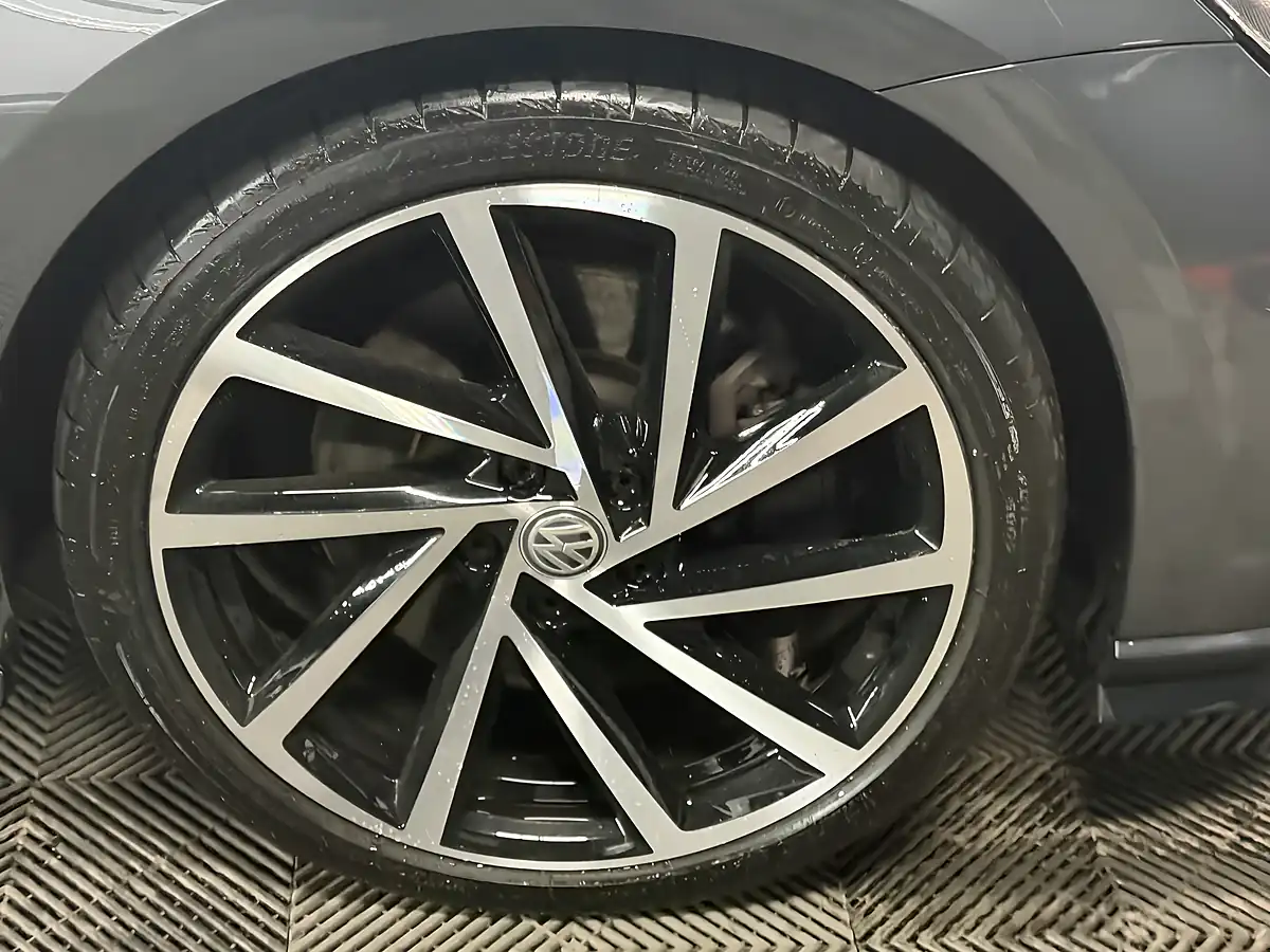 Used 2017 Volkswagen Golf R Grey - Interior and Exterior details 15