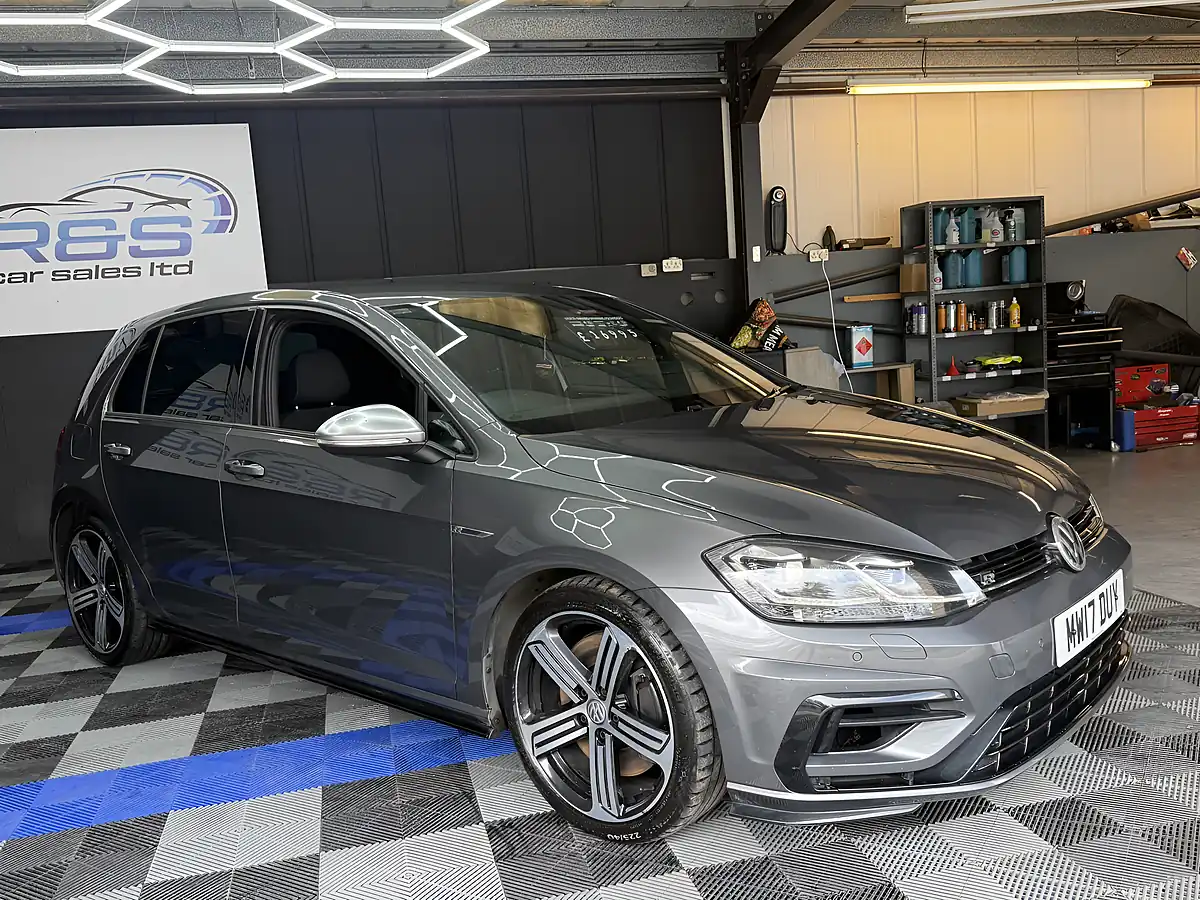 Used 2017 Volkswagen Golf R Indium Grey - Interior and Exterior details 14