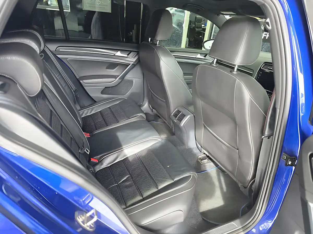 Used 2017 Volkswagen Golf R Lapiz Blue - Interior and Exterior details 12