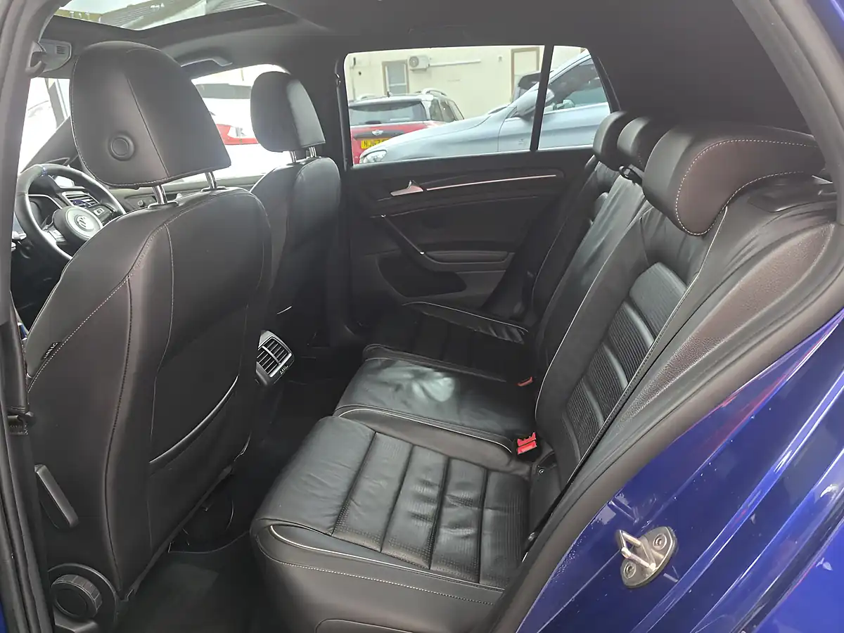 Used 2017 Volkswagen Golf R Lapiz Blue - Interior and Exterior details 13