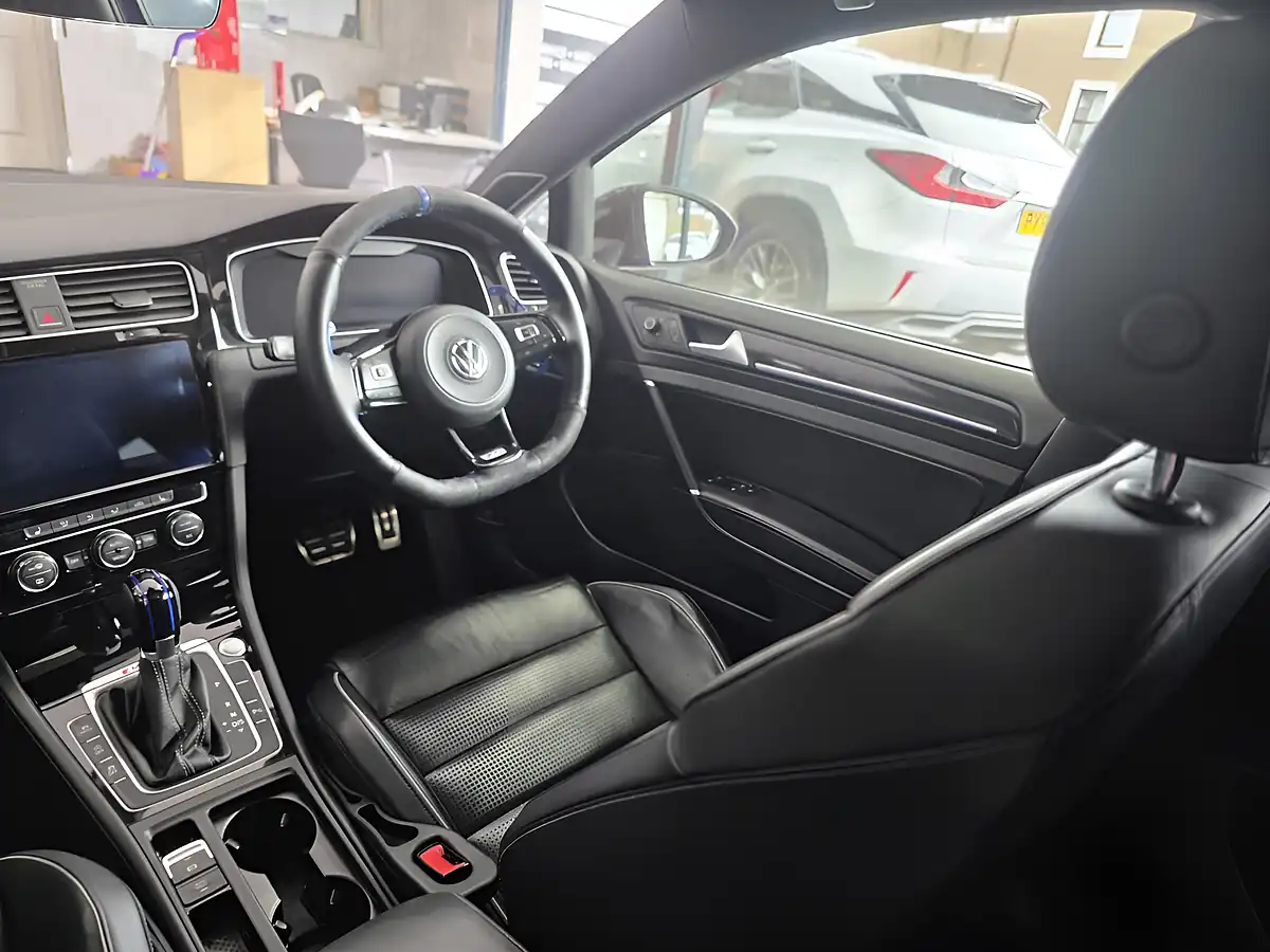 Used 2017 Volkswagen Golf R Lapiz Blue - Interior and Exterior details 14