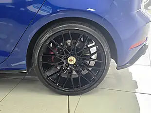 Used 2017 Volkswagen Golf R Lapiz Blue - Interior and Exterior details 17