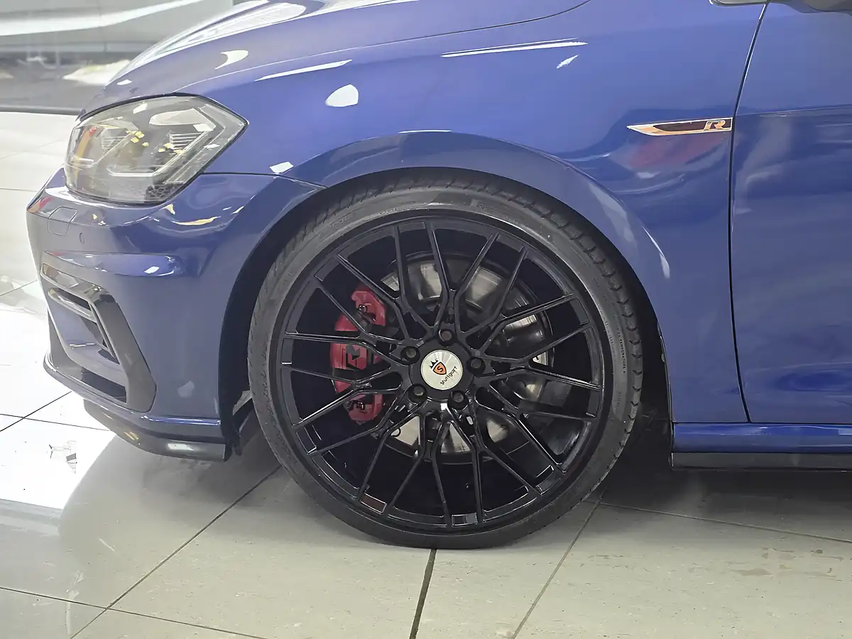 Used 2017 Volkswagen Golf R Lapiz Blue - Interior and Exterior details 18