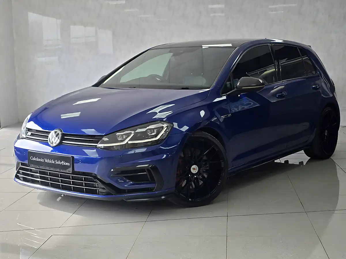 Used 2017 Volkswagen Golf R Lapiz Blue - Interior and Exterior details 2