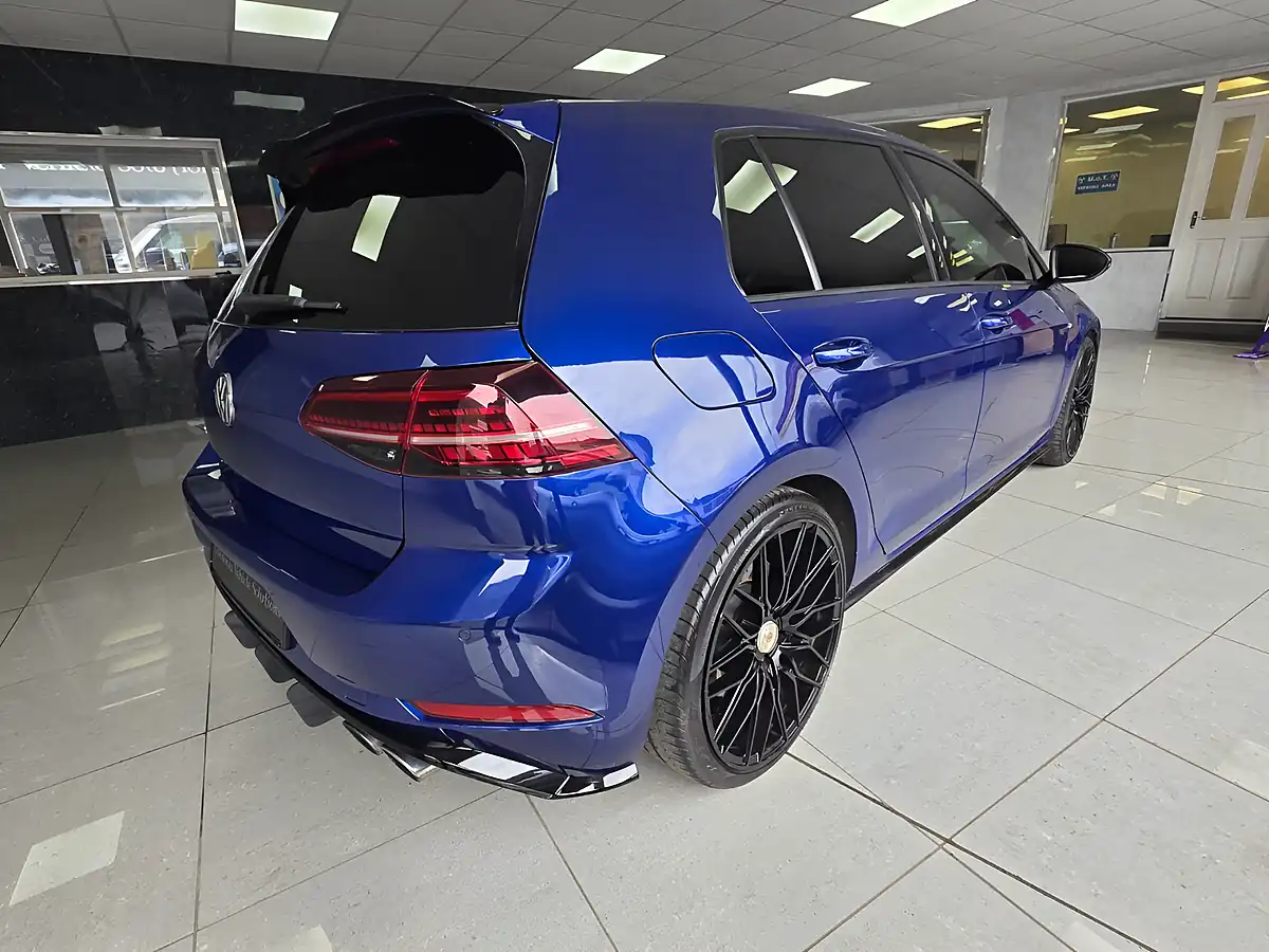 Used 2017 Volkswagen Golf R Lapiz Blue - Interior and Exterior details 3