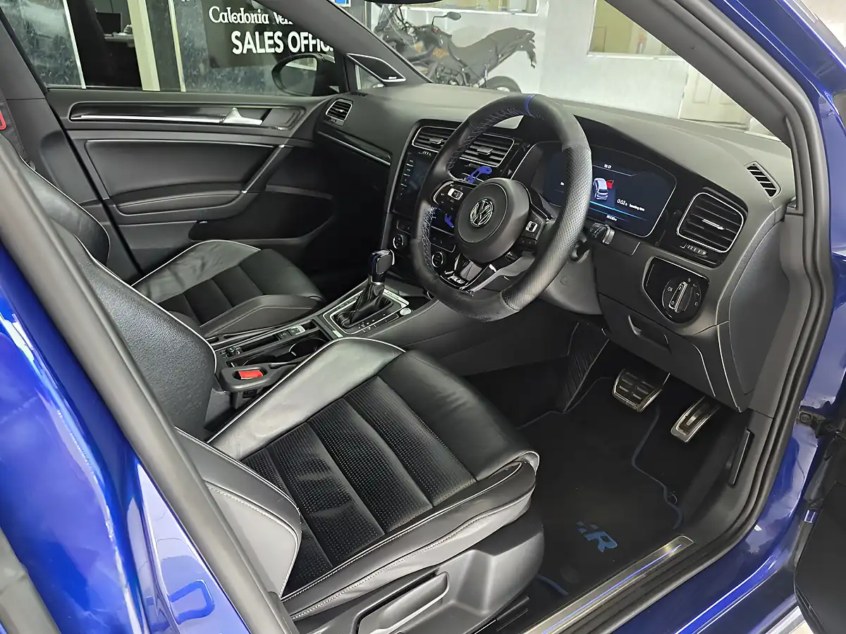 Used 2017 Volkswagen Golf R Lapiz Blue - Interior and Exterior details 5