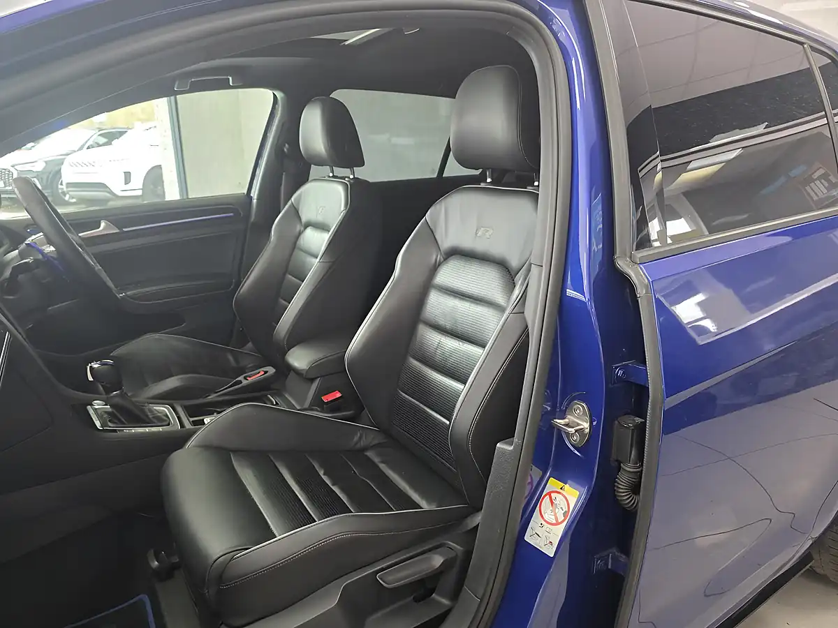 Used 2017 Volkswagen Golf R Lapiz Blue - Interior and Exterior details 6