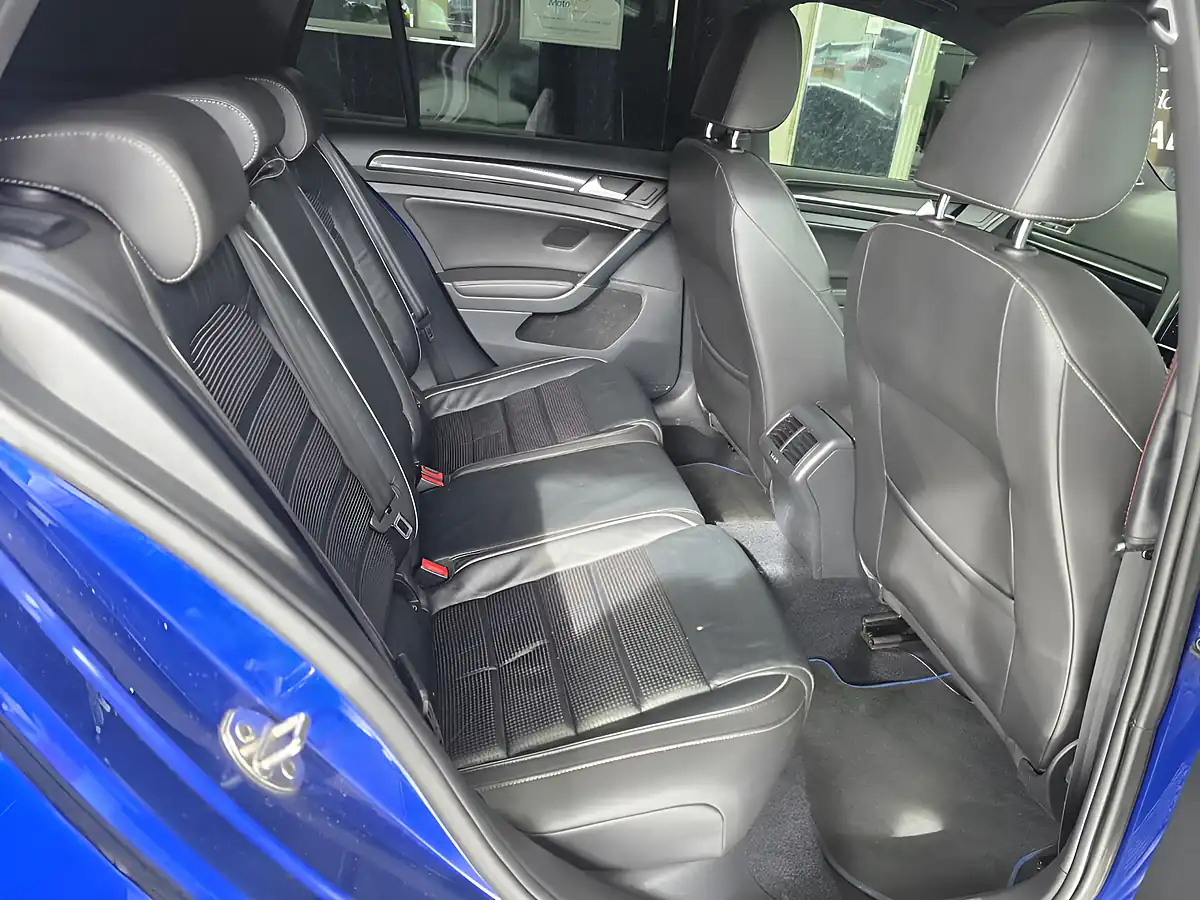 Used 2017 Volkswagen Golf R Lapiz Blue - Interior and Exterior details 9