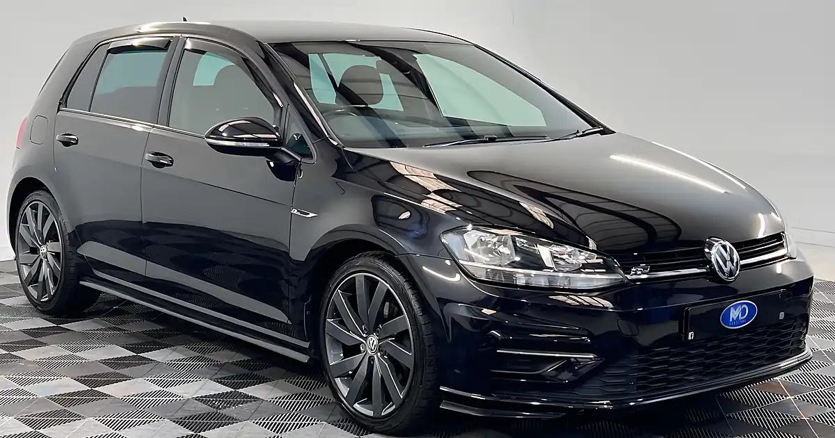 Used 2017 Volkswagen Golf R-Line Deep Black - Front View