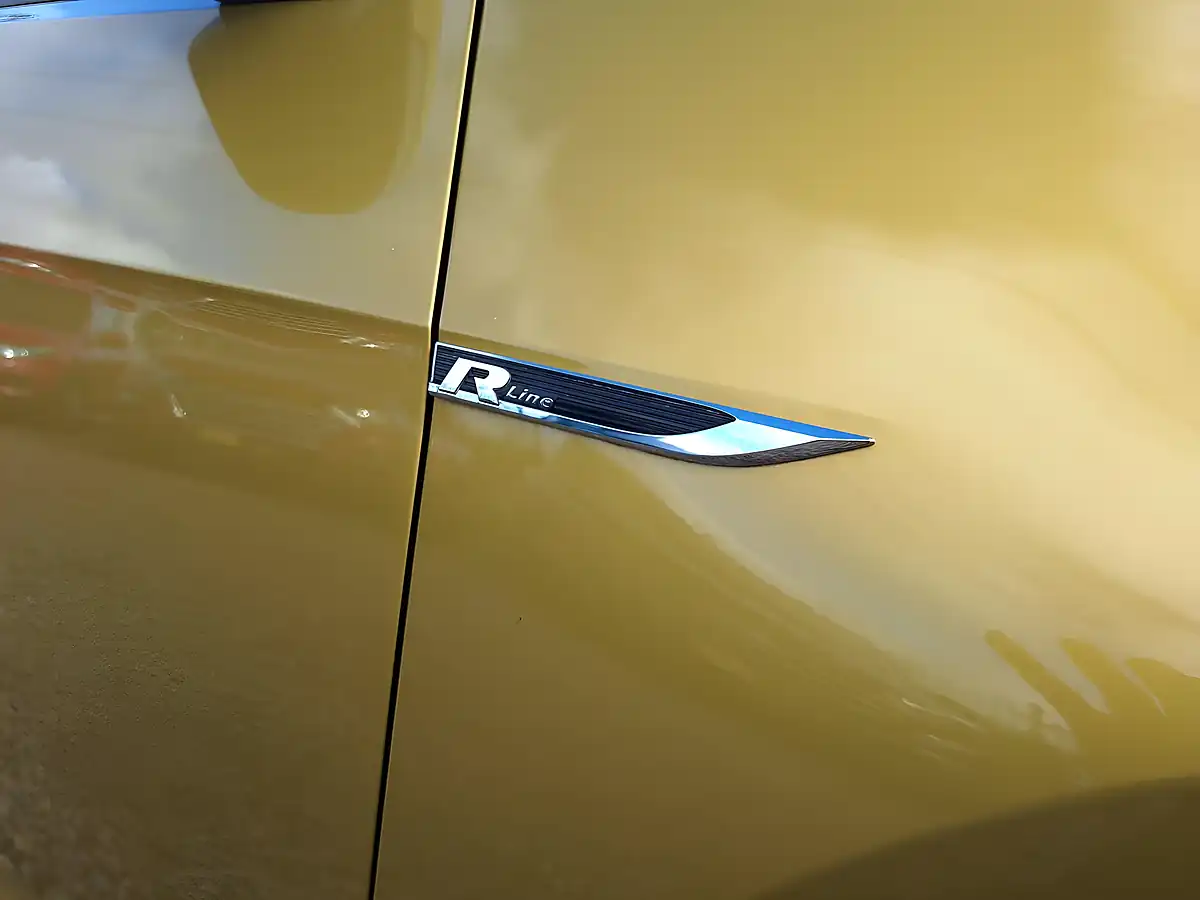 Used 2017 Volkswagen Golf R-Line Yellow - Interior and Exterior details 16