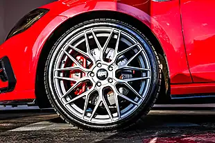 Used 2017 Volkswagen Golf R Red - Interior and Exterior details 16