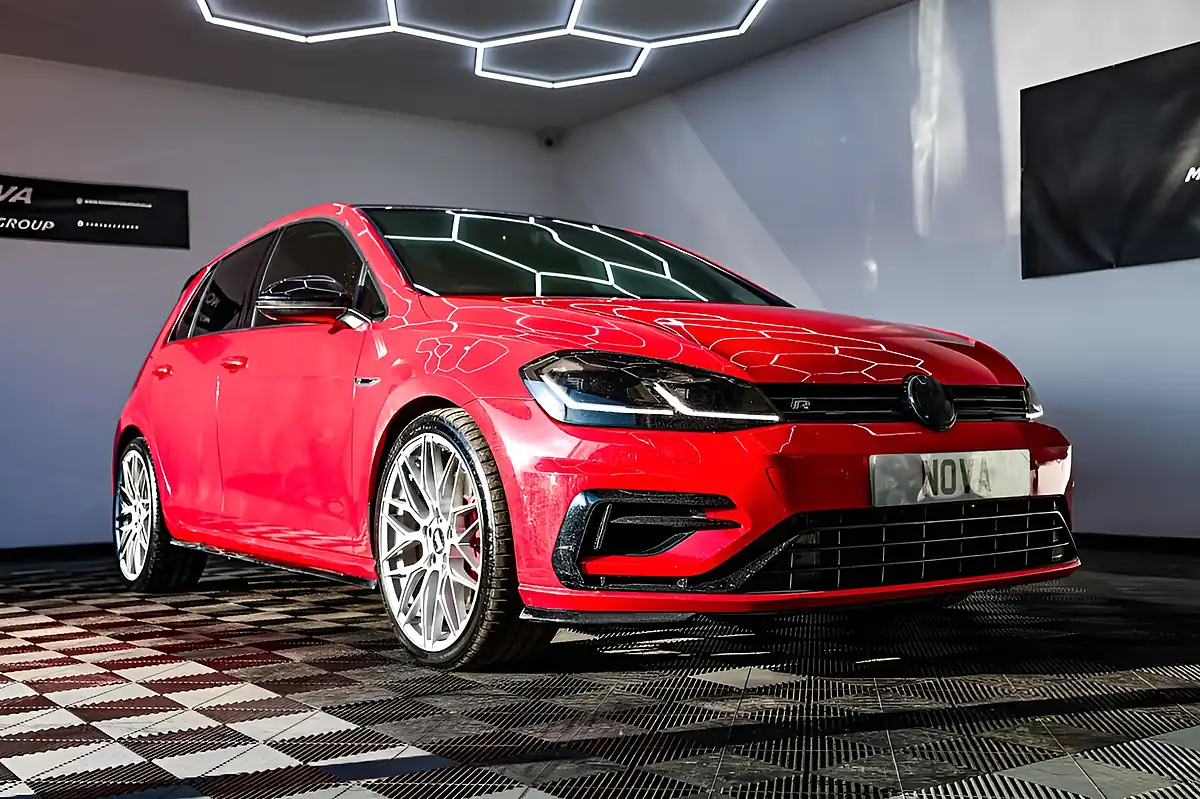 Used 2017 Volkswagen Golf R Red - Interior and Exterior details 3