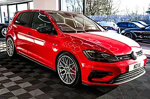 Used 2017 Volkswagen Golf R Red - Interior and Exterior details 9