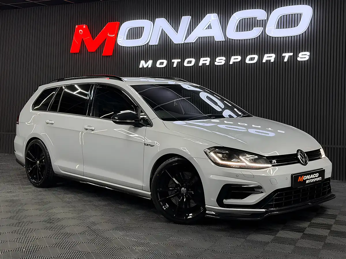 Used 2017 Volkswagen Golf R Silver - Front View