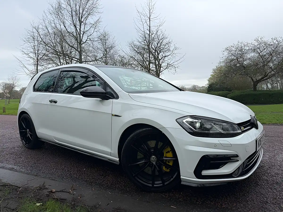 Used 2017 Volkswagen Golf R White - Front View