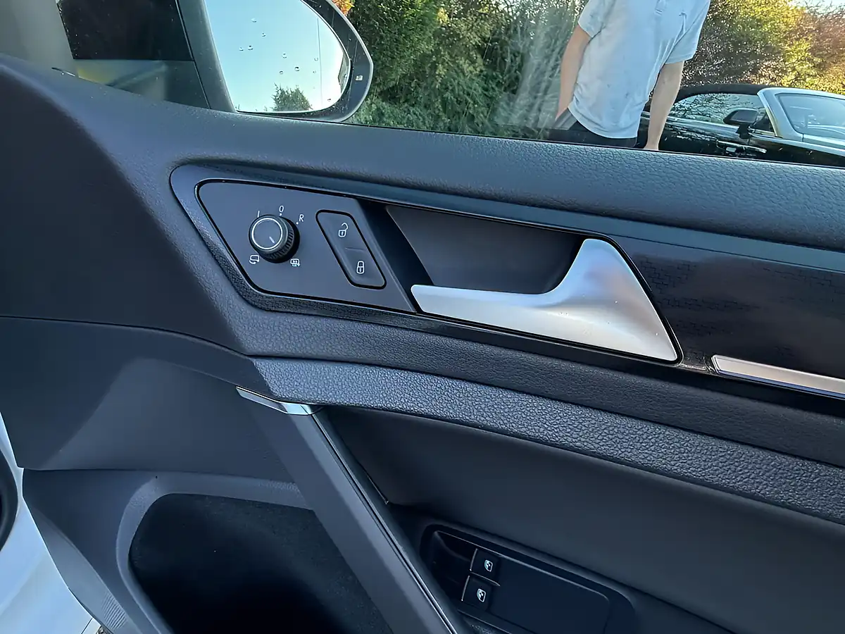 Used 2017 Volkswagen Golf R White - Interior and Exterior details 16