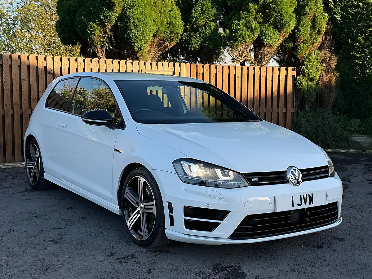 Used 2017 Volkswagen Golf R White - Interior and Exterior details 3