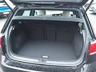 Used 2017 Volkswagen Golf Se Black - Interior and Exterior details 16