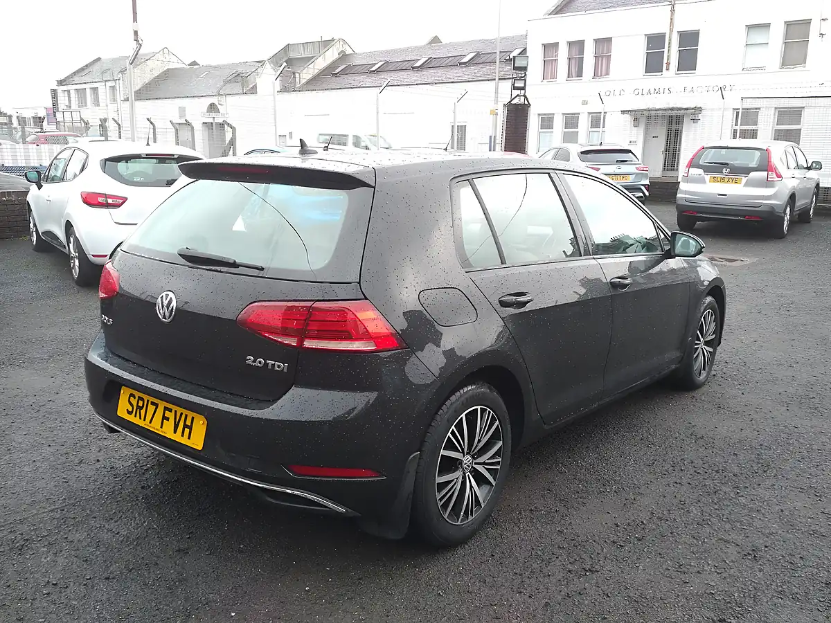 Used 2017 Volkswagen Golf Se Black - Interior and Exterior details 5