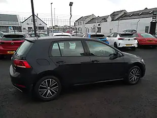 Used 2017 Volkswagen Golf Se Black - Interior and Exterior details 6