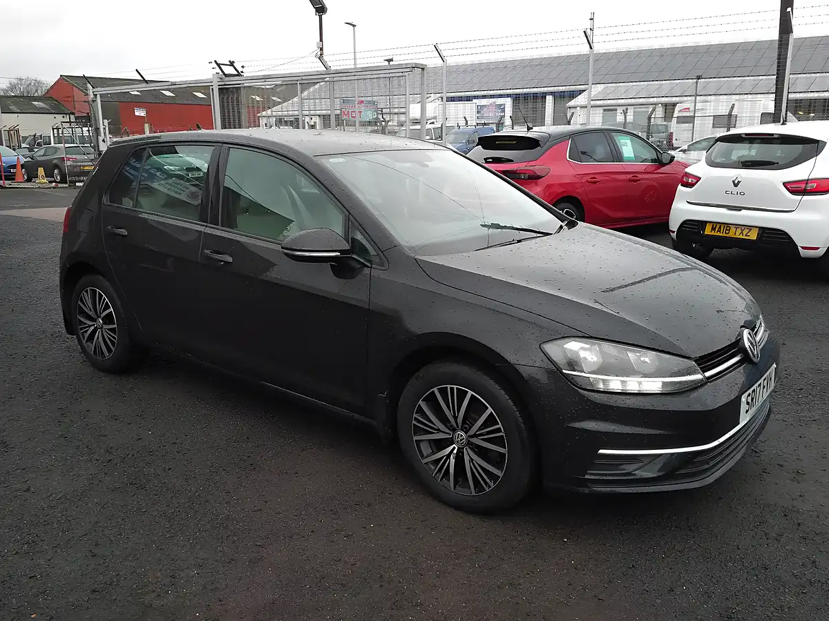 Used 2017 Volkswagen Golf Se Black - Interior and Exterior details 8