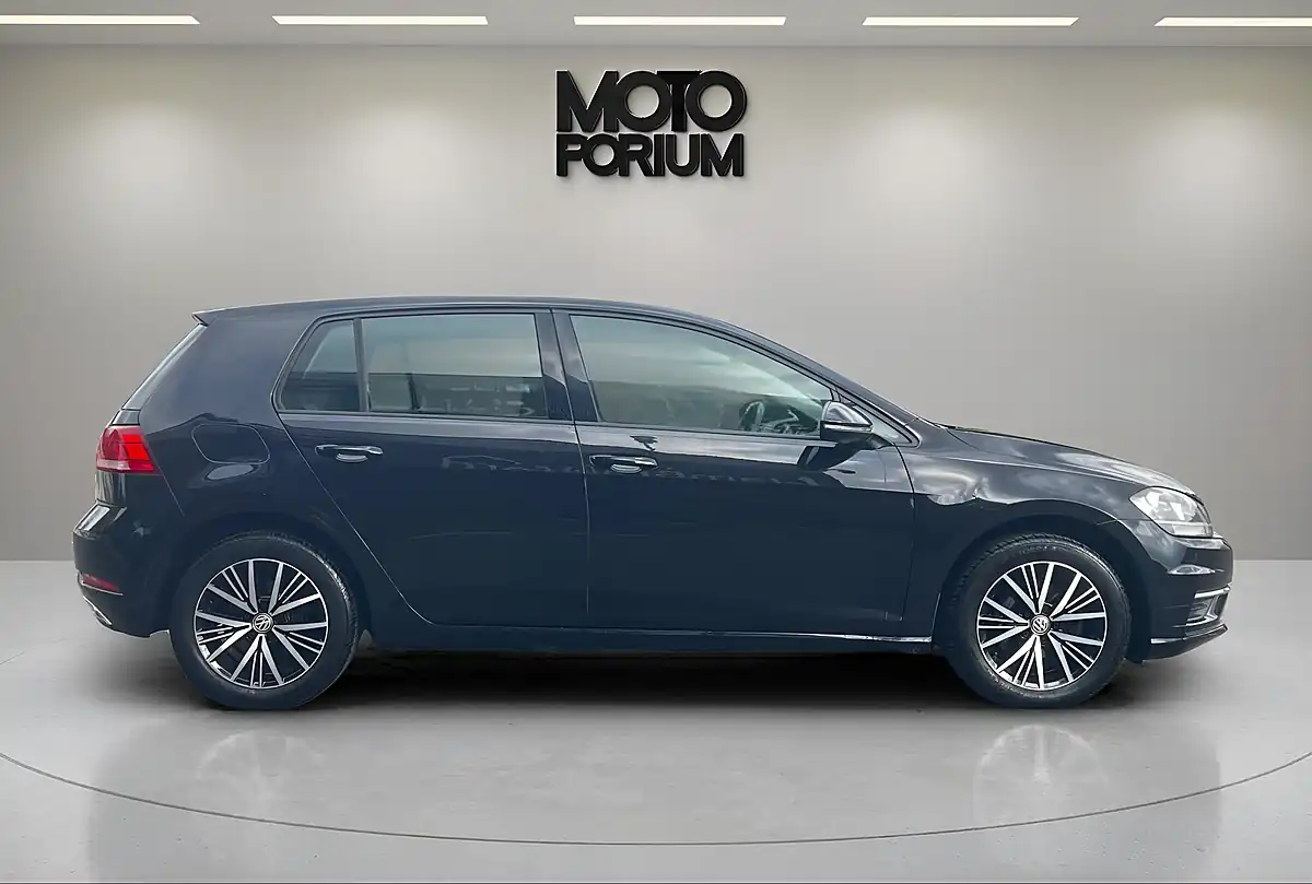 Used 2017 Volkswagen Golf Se Nav Black - Interior and Exterior details 10