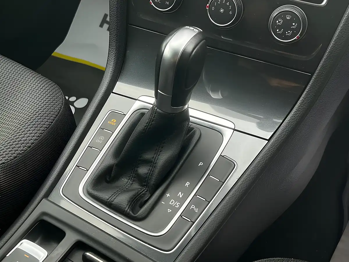 Used 2017 Volkswagen Golf Se Nav Black - Interior and Exterior details 12