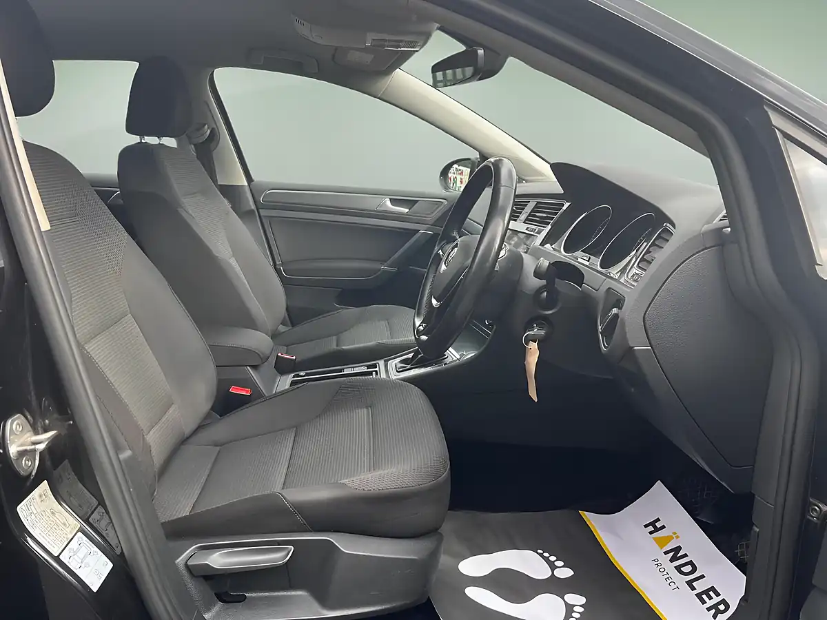Used 2017 Volkswagen Golf Se Nav Black - Interior and Exterior details 13
