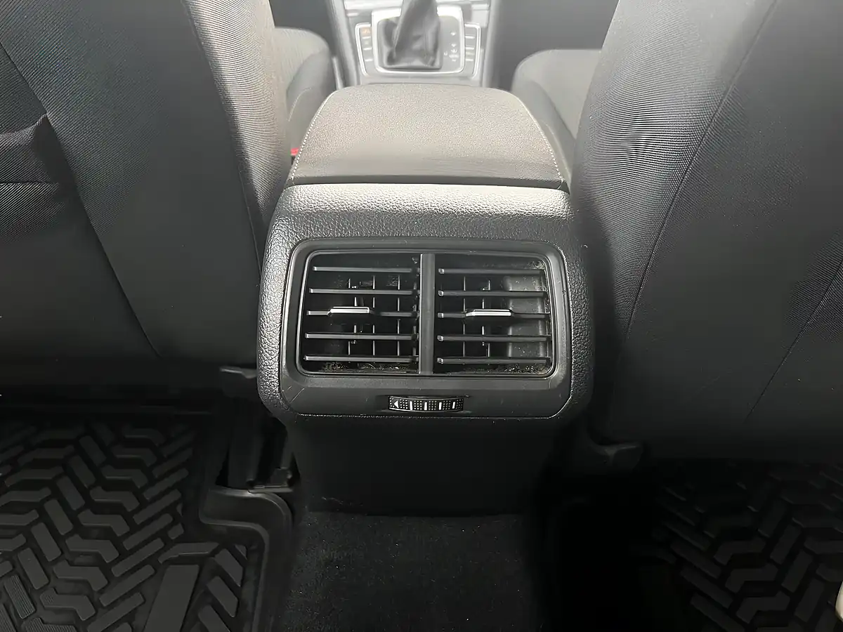 Used 2017 Volkswagen Golf Se Nav Black - Interior and Exterior details 15