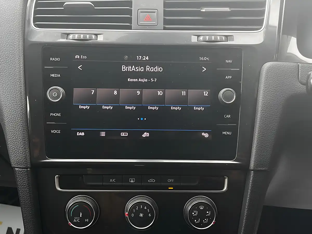 Used 2017 Volkswagen Golf Se Nav Black - Interior and Exterior details 18