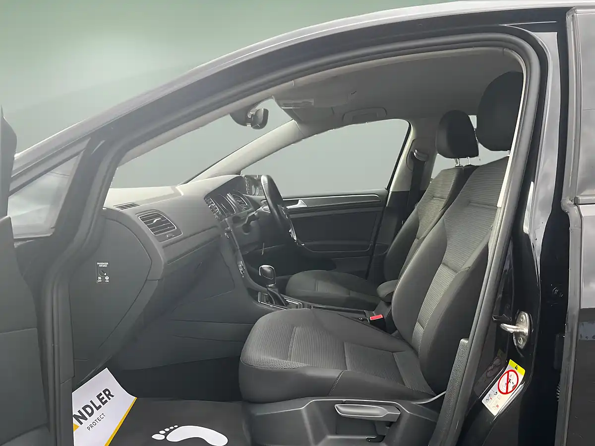 Used 2017 Volkswagen Golf Se Nav Black - Interior and Exterior details 19