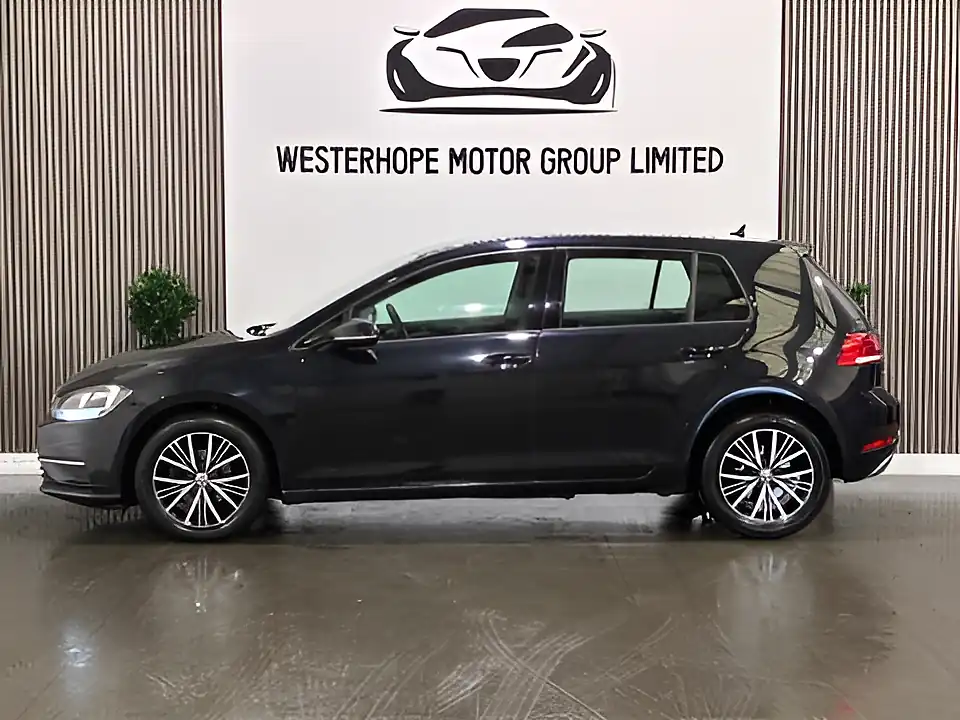Used 2017 Volkswagen Golf Se Nav Black - Interior and Exterior details 10