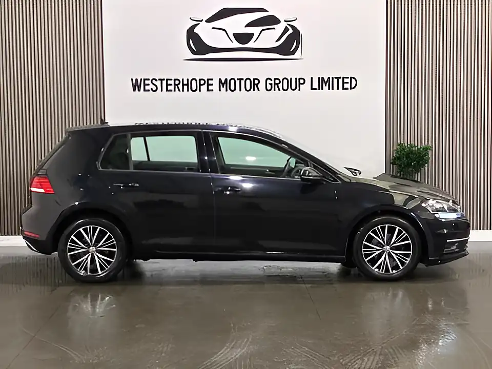 Used 2017 Volkswagen Golf Se Nav Black - Interior and Exterior details 11