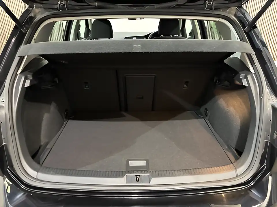 Used 2017 Volkswagen Golf Se Nav Black - Interior and Exterior details 16