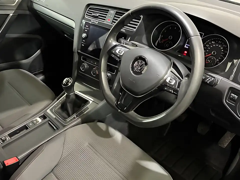 Used 2017 Volkswagen Golf Se Nav Black - Interior and Exterior details 3