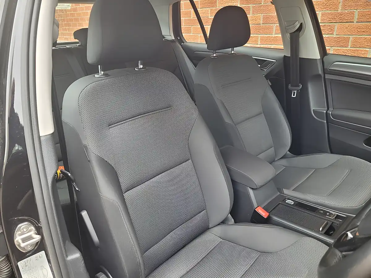 Used 2017 Volkswagen Golf Se Nav Black - Interior and Exterior details 15