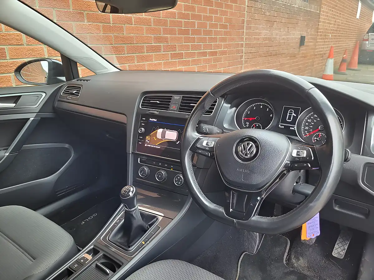 Used 2017 Volkswagen Golf Se Nav Black - Interior and Exterior details 16