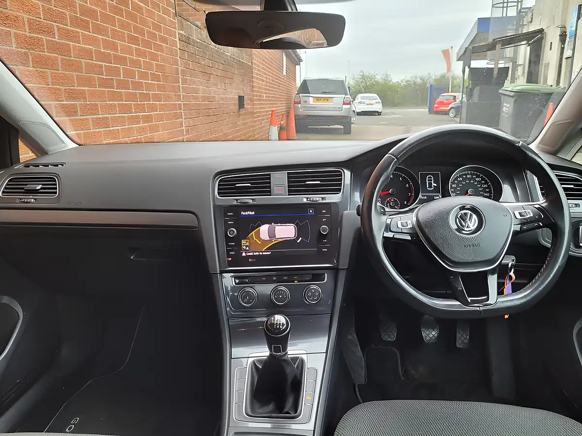 Used 2017 Volkswagen Golf Se Nav Black - Interior and Exterior details 17