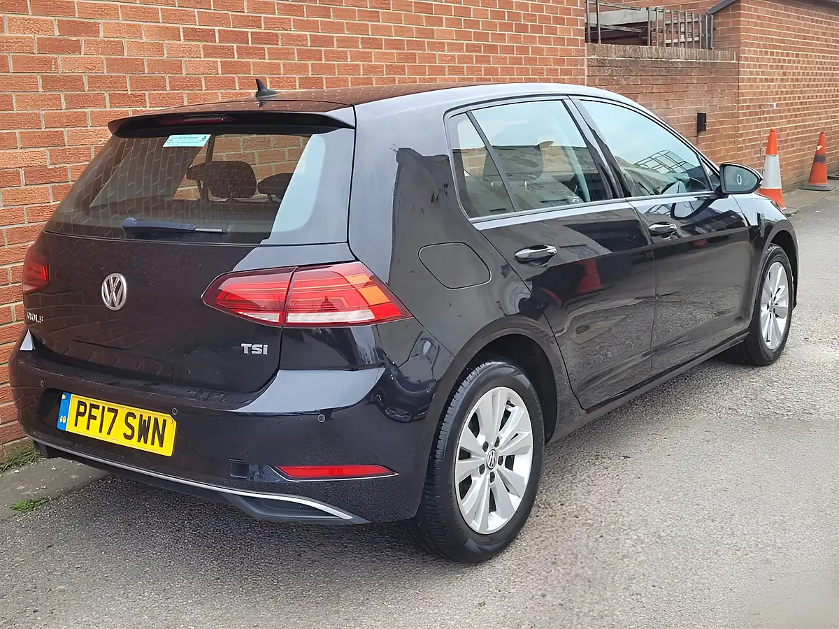 Used 2017 Volkswagen Golf Se Nav Black - Interior and Exterior details 6