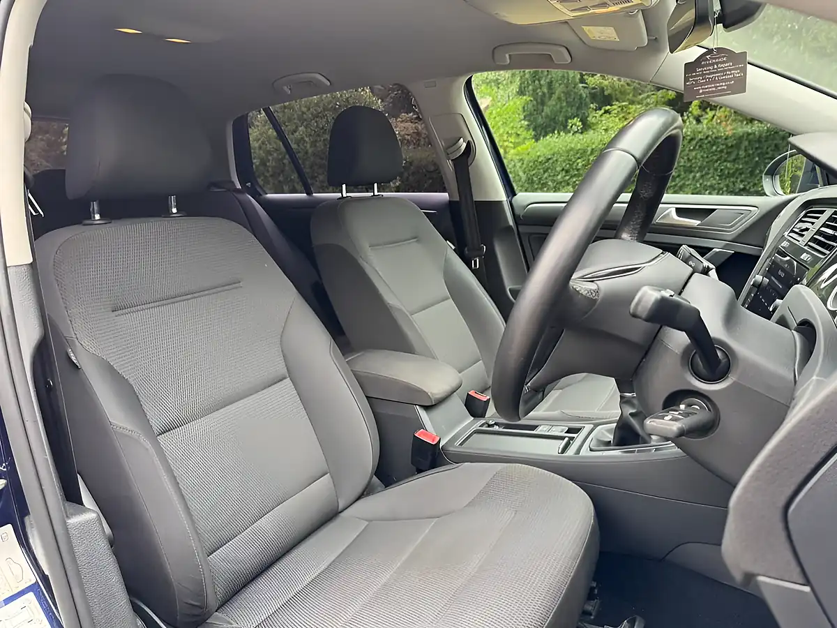 Used 2017 Volkswagen Golf Se Nav Blue - Interior and Exterior details 13