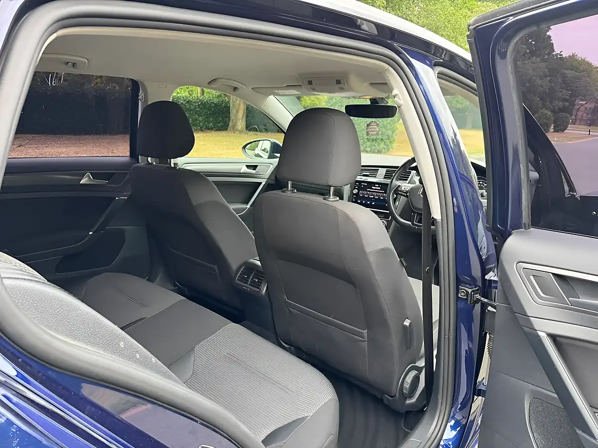 Used 2017 Volkswagen Golf Se Nav Blue - Interior and Exterior details 14