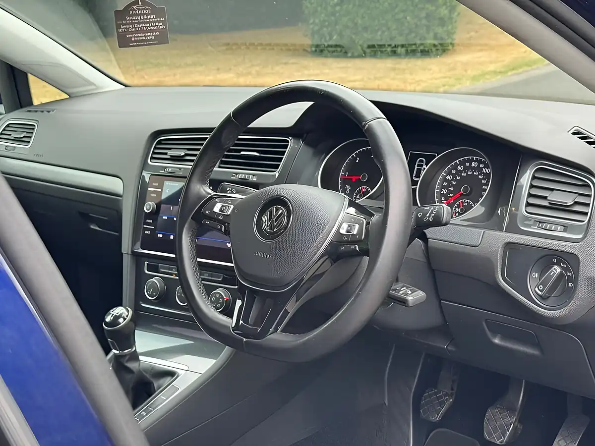 Used 2017 Volkswagen Golf Se Nav Blue - Interior and Exterior details 4