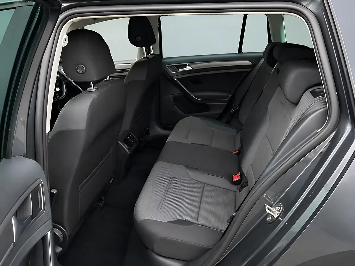 Used 2017 Volkswagen Golf Se Nav Grey - Interior and Exterior details 6
