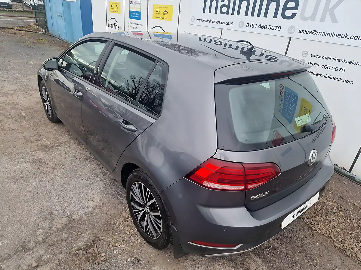 Used 2017 Volkswagen Golf Se Nav Grey - Interior and Exterior details 4