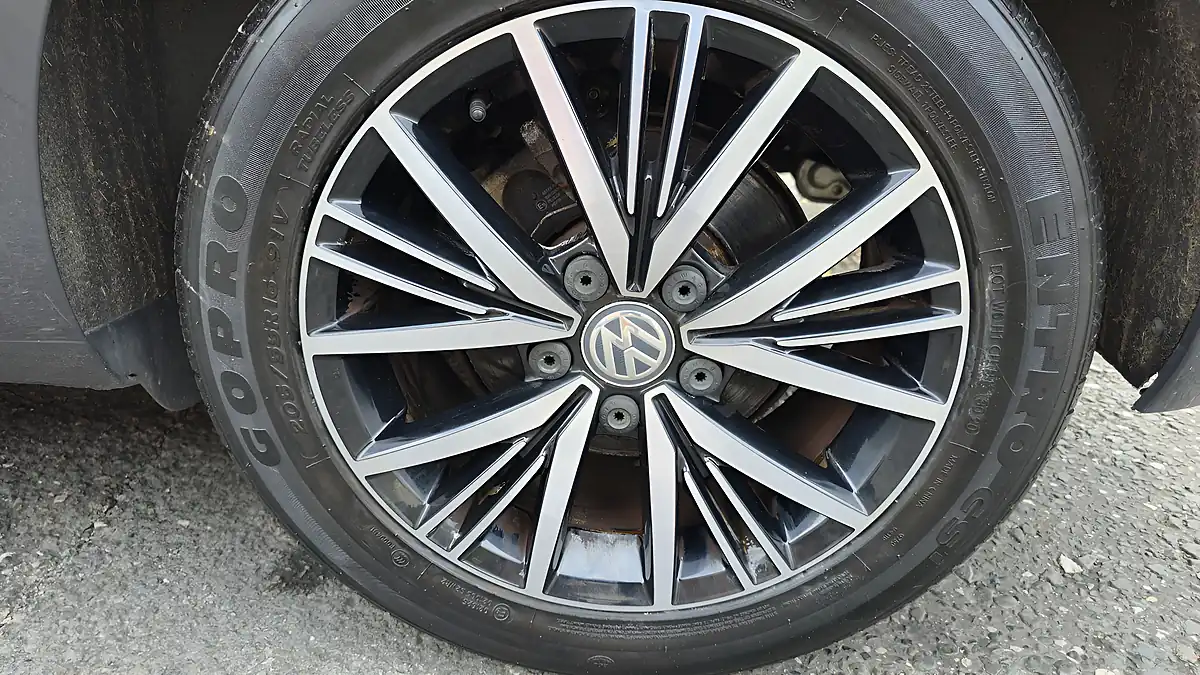 Used 2017 Volkswagen Golf Se Nav Grey - Interior and Exterior details 15